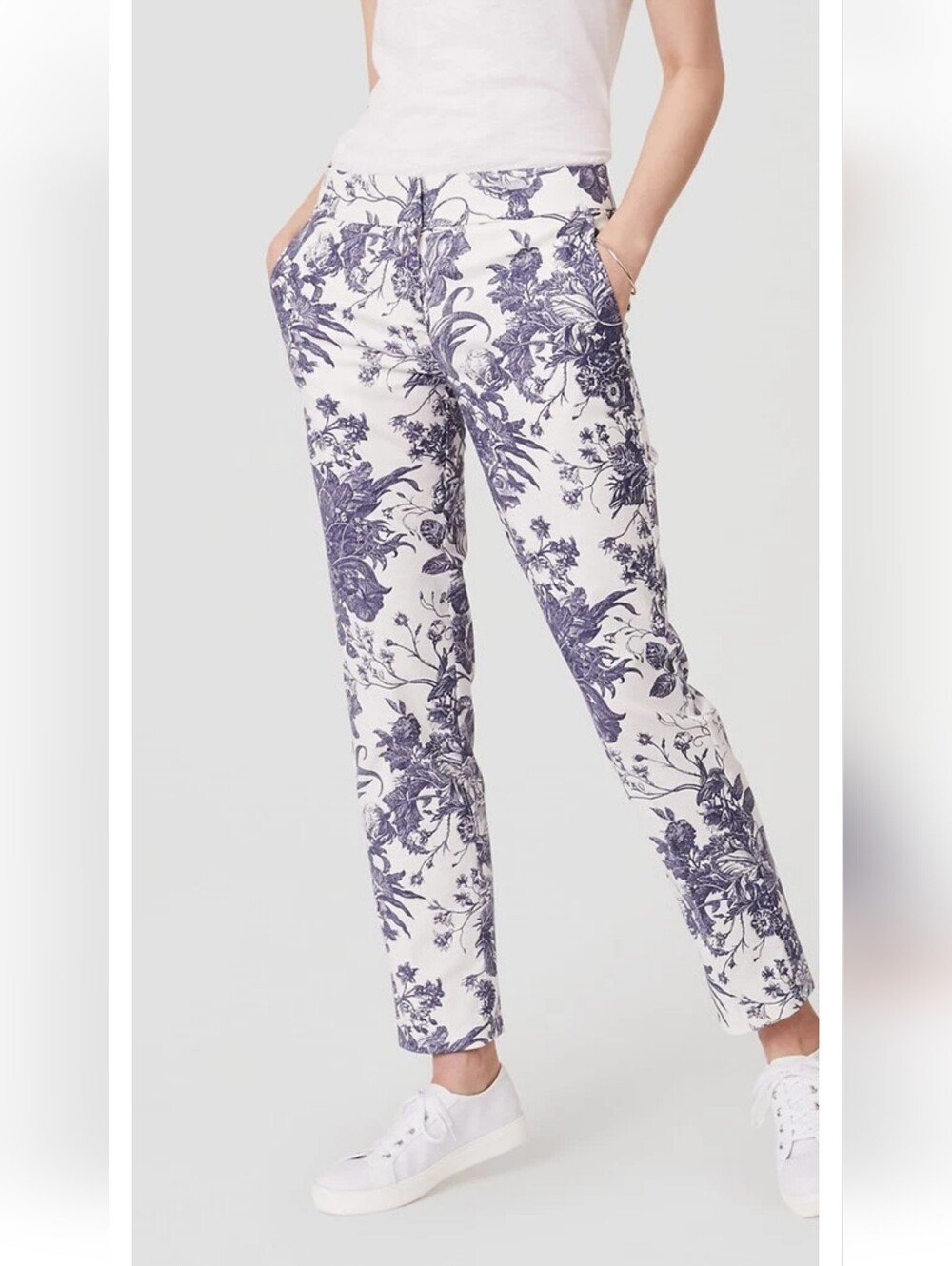 LOFT ✨️ White Cropped Cotton Women's Pants with Blue Floral Print Size 6